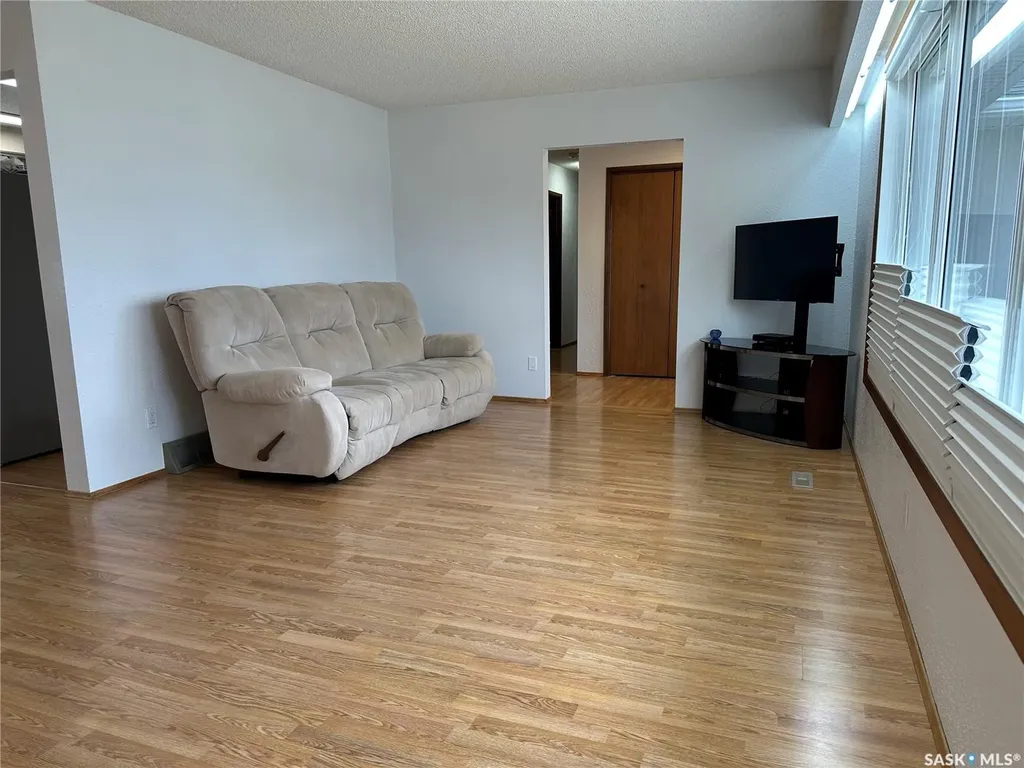 606 Staveley Crescent Weyburn SK S4H 2T6