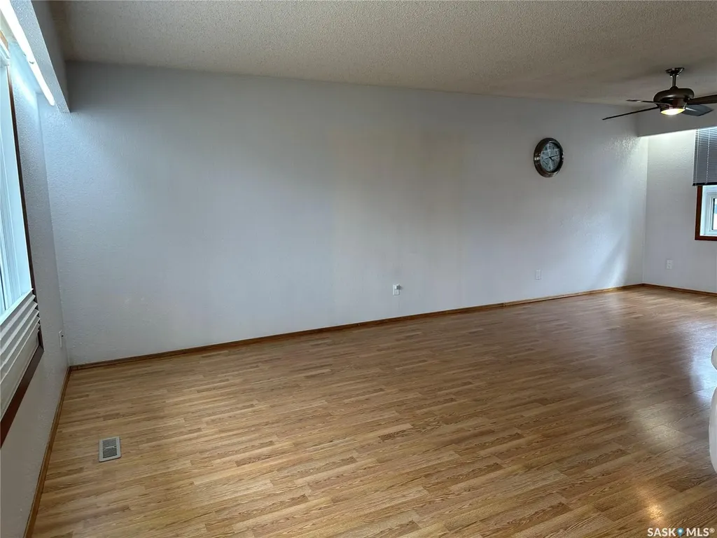 606 Staveley Crescent Weyburn SK S4H 2T6