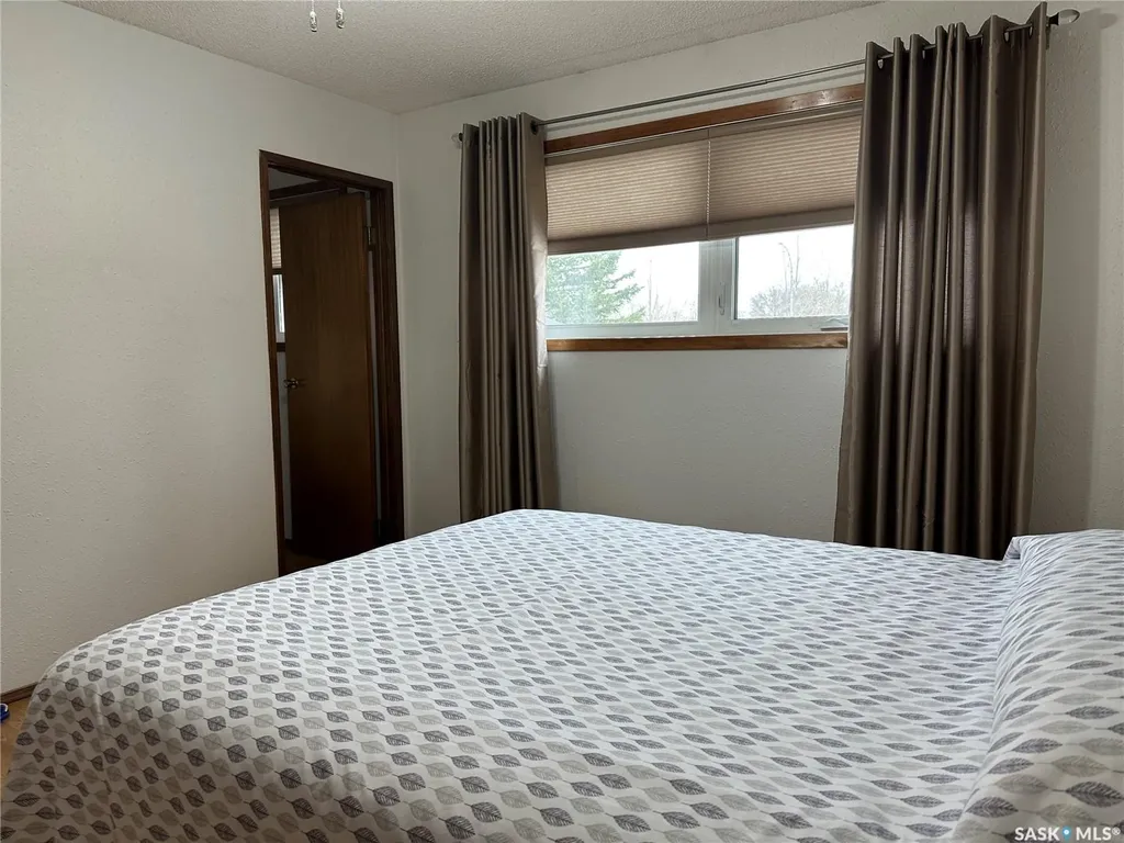606 Staveley Crescent Weyburn SK S4H 2T6