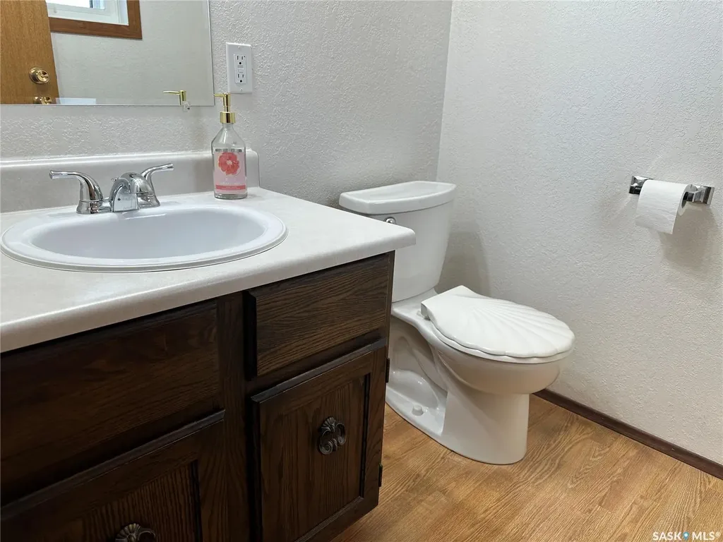 606 Staveley Crescent Weyburn SK S4H 2T6