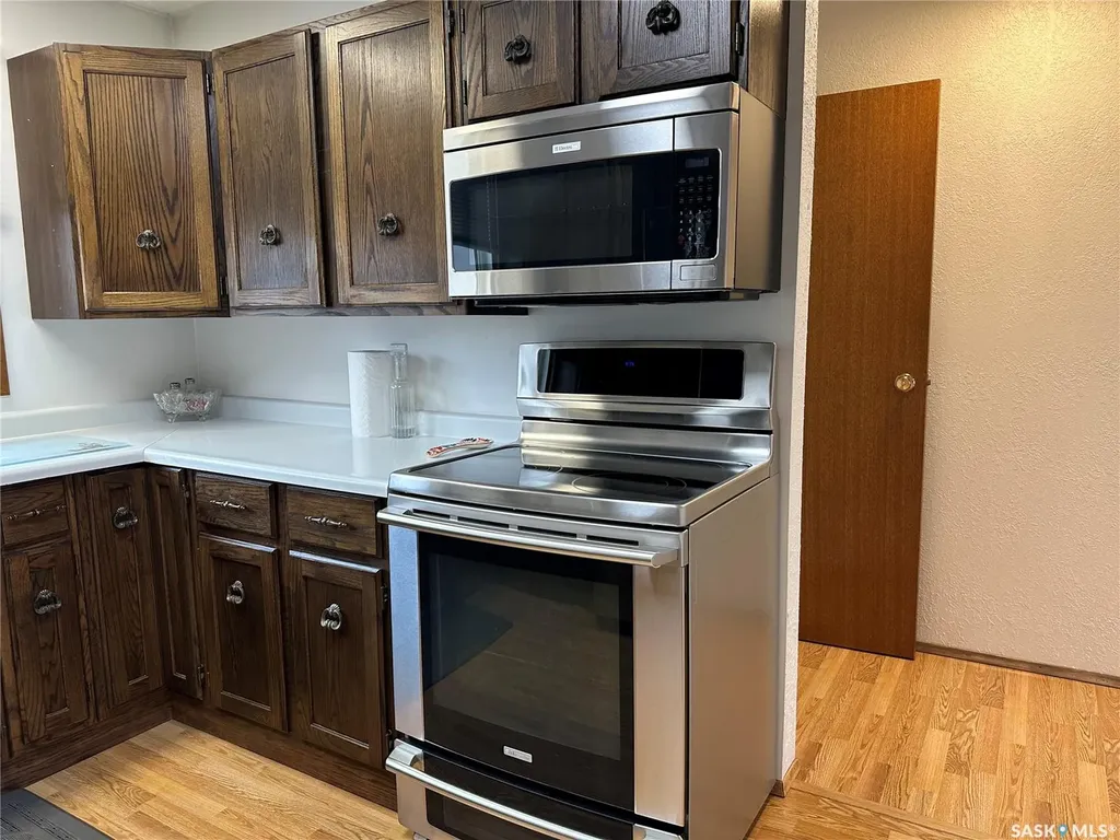 606 Staveley Crescent Weyburn SK S4H 2T6