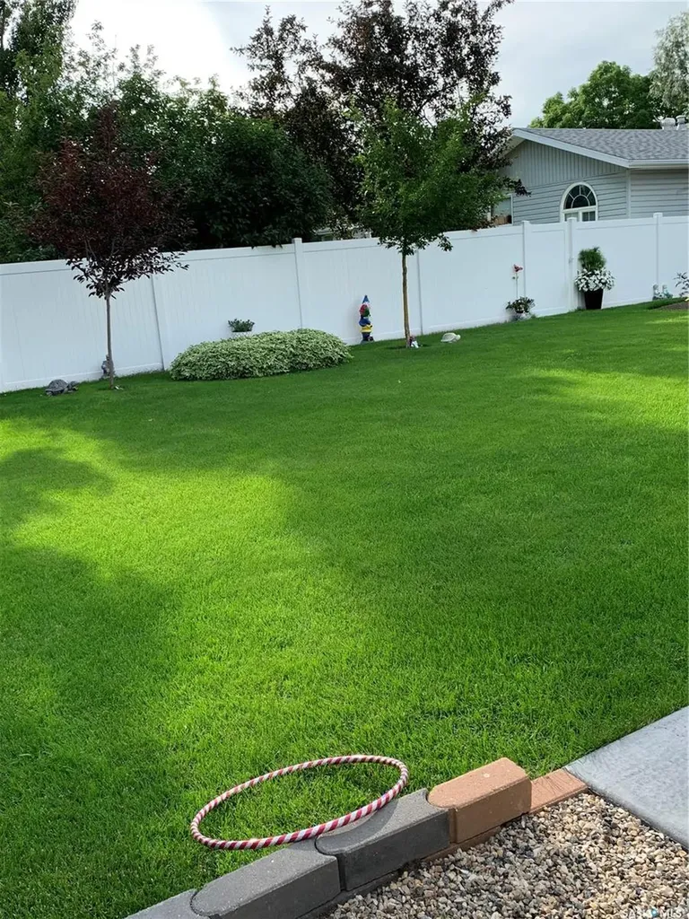 606 Staveley Crescent Weyburn SK S4H 2T6