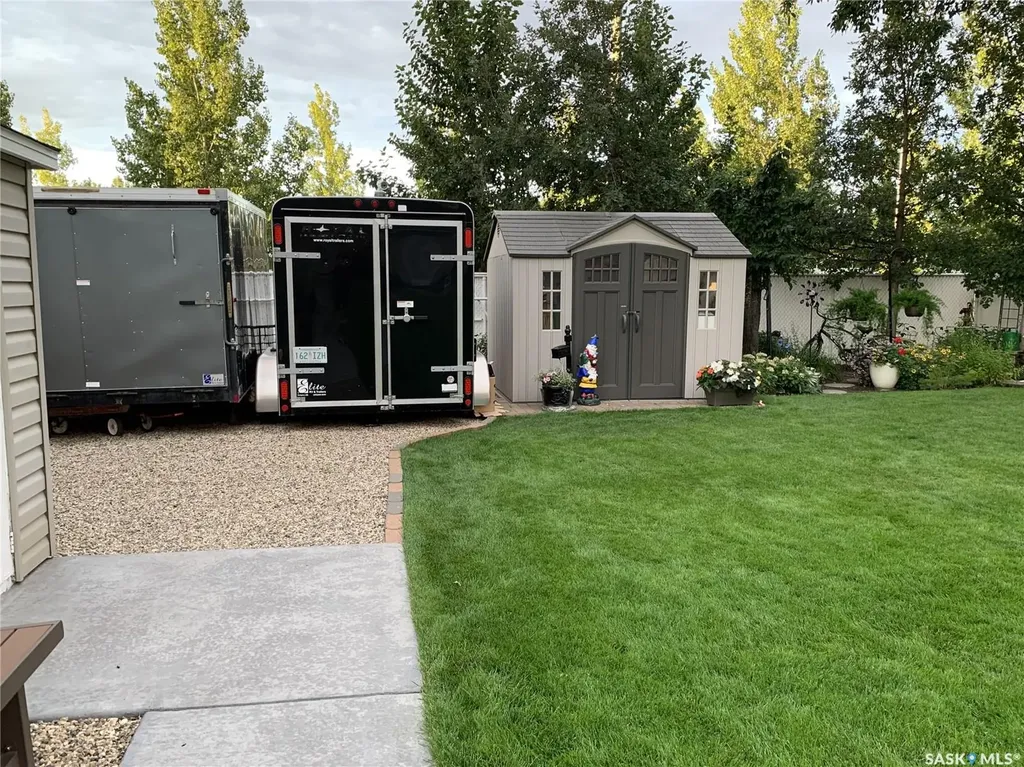 606 Staveley Crescent Weyburn SK S4H 2T6