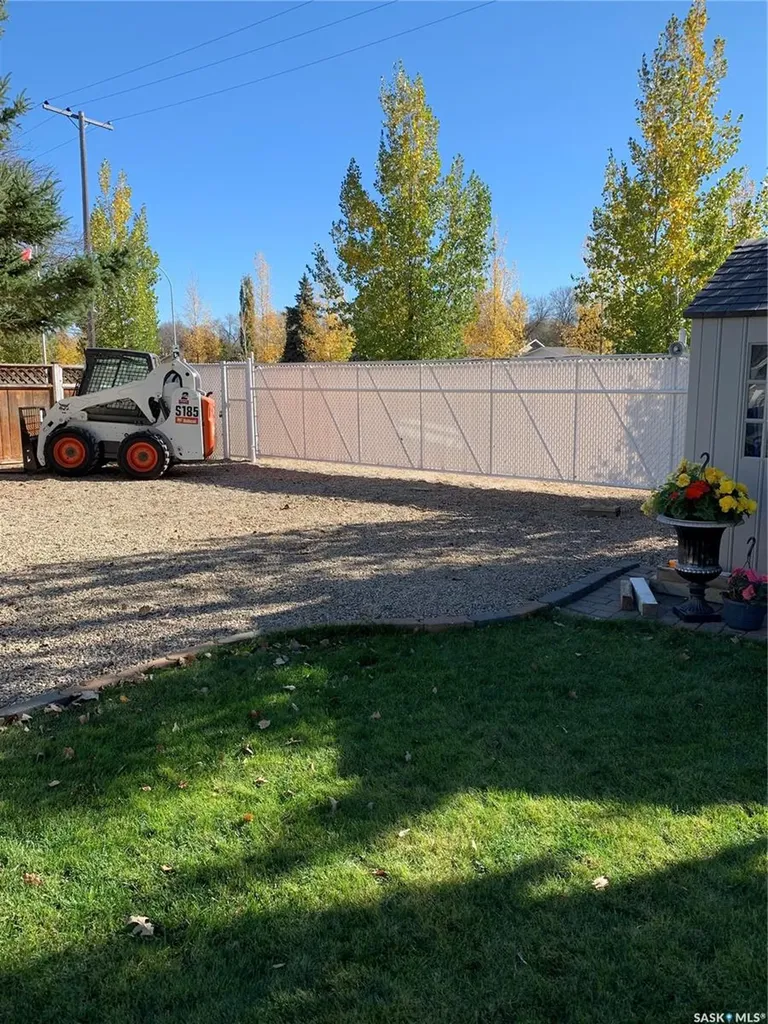 606 Staveley Crescent Weyburn SK S4H 2T6