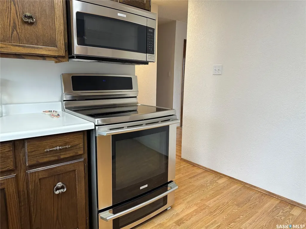 606 Staveley Crescent Weyburn SK S4H 2T6
