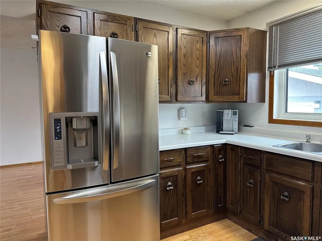 606 Staveley Crescent Weyburn SK S4H 2T6