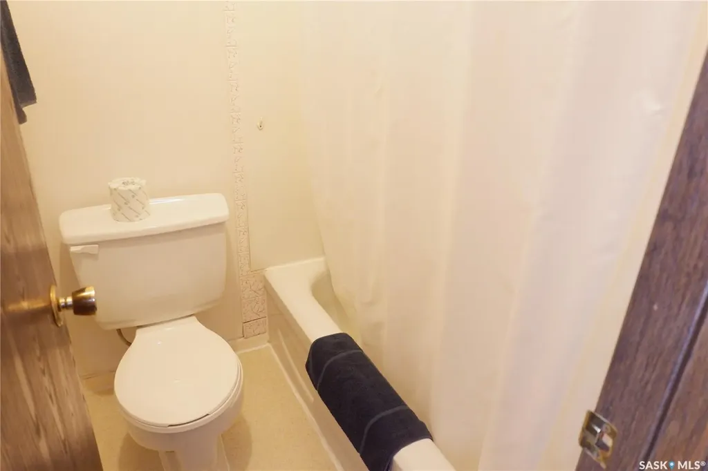 143 Railway Avenue Coronach SK S0H 0Z0