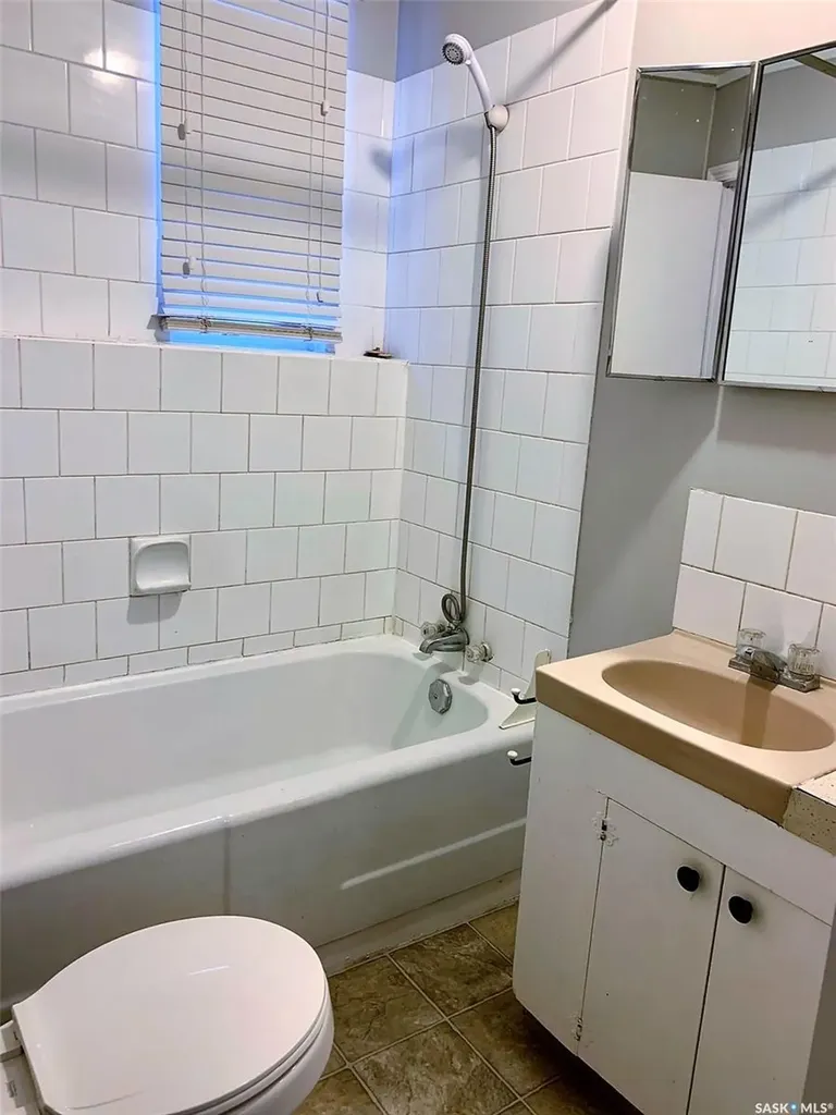 267 7th Avenue NW Swift Current SK S9H 0Y9