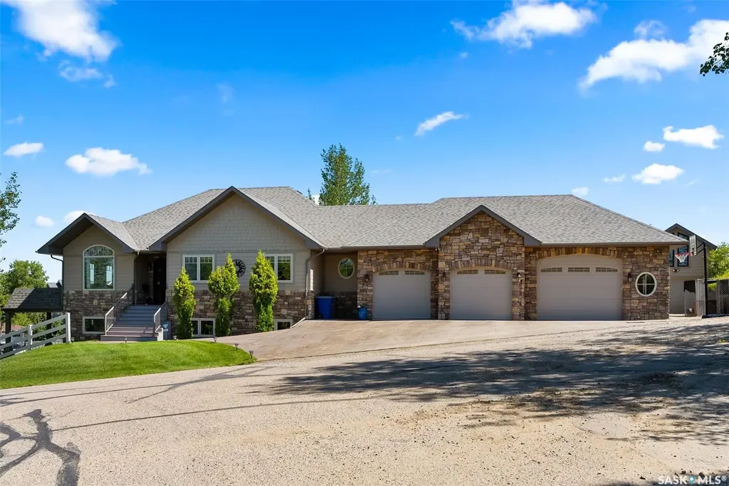 15 Meadow Bay Lumsden SK S0G 3C0