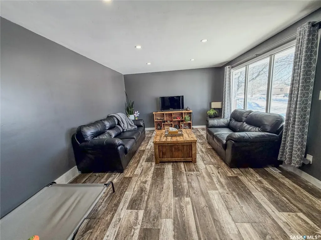210 Wells Avenue E Langenburg SK S0A 2A0