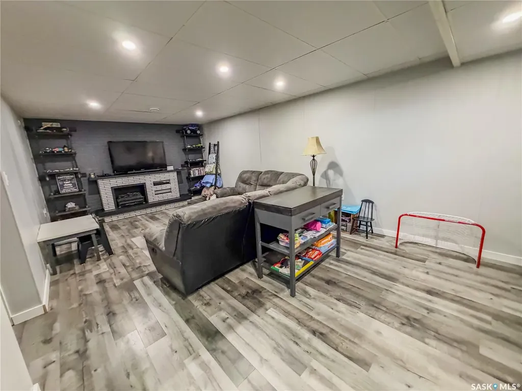210 Wells Avenue E Langenburg SK S0A 2A0