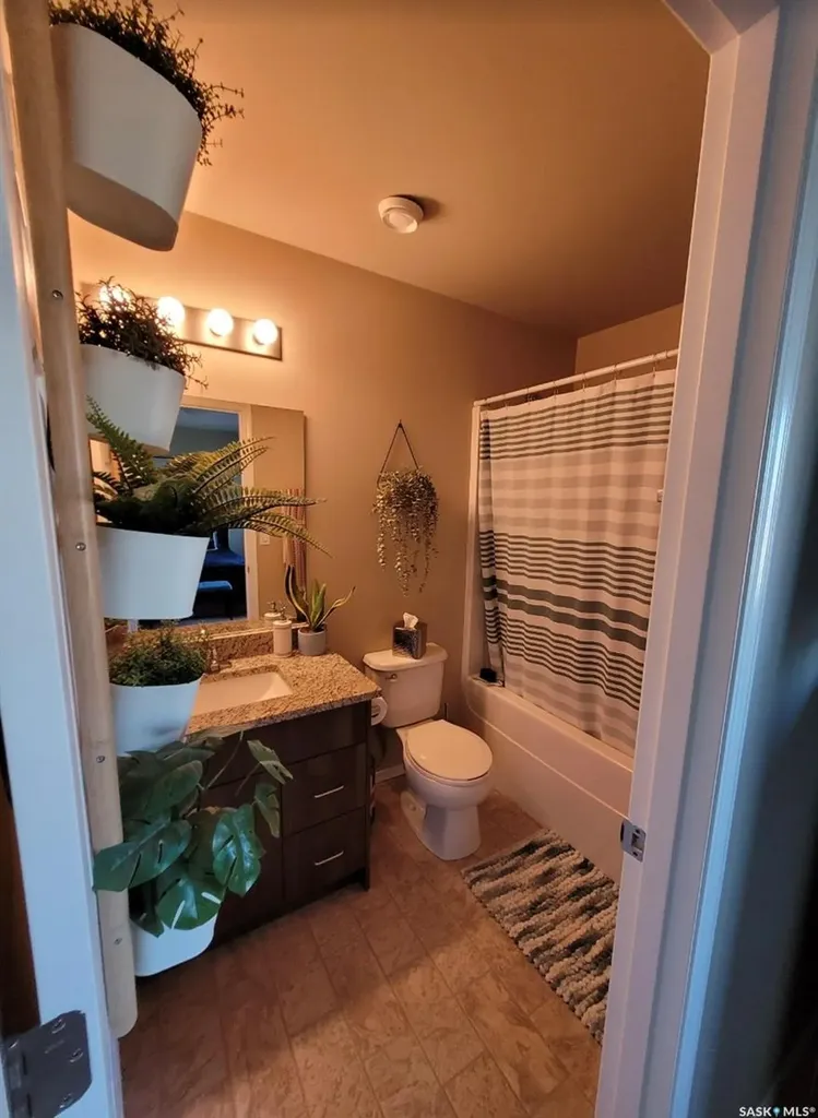825 Gladstone Street E Swift Current SK S9H 5P1