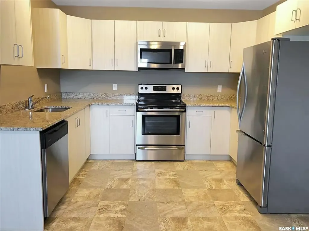 825 Gladstone Street E Swift Current SK S9H 5P1