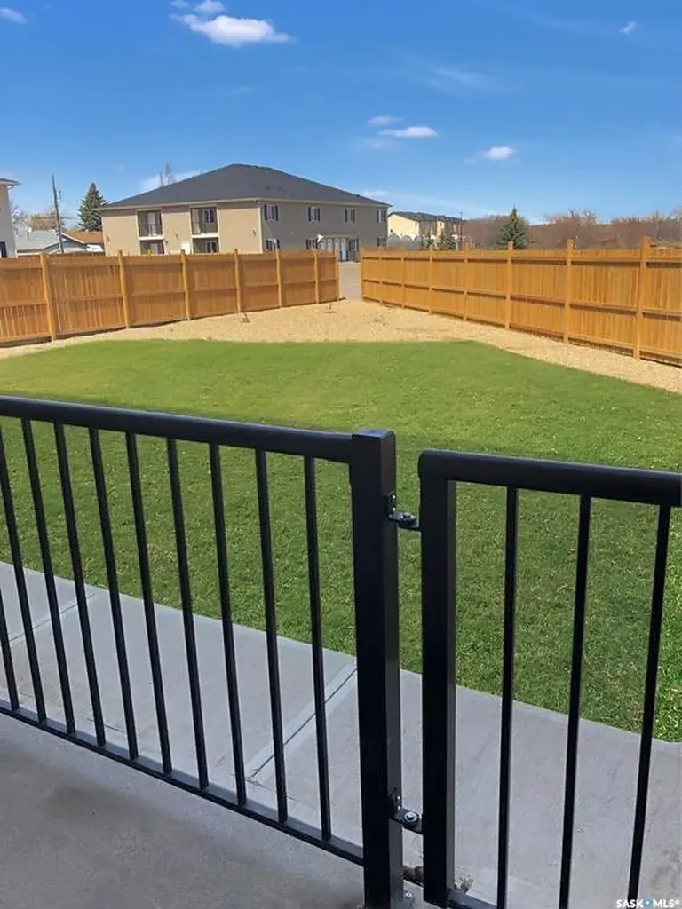 825 Gladstone Street E Swift Current SK S9H 5P1