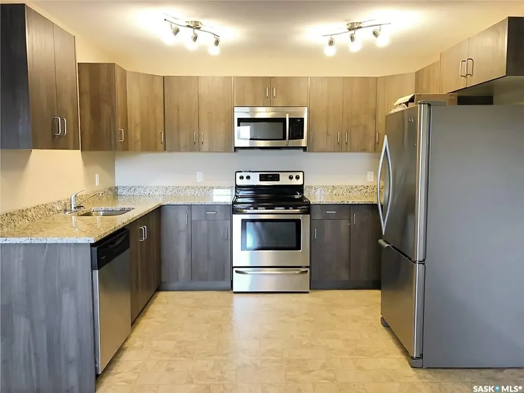 825 Gladstone Street E Swift Current SK S9H 5P1