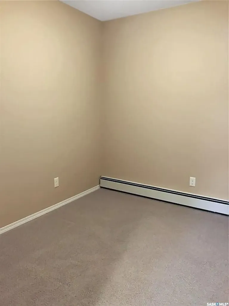 825 Gladstone Street E Swift Current SK S9H 5P1