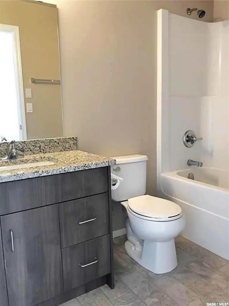 825 Gladstone Street E Swift Current SK S9H 5P1