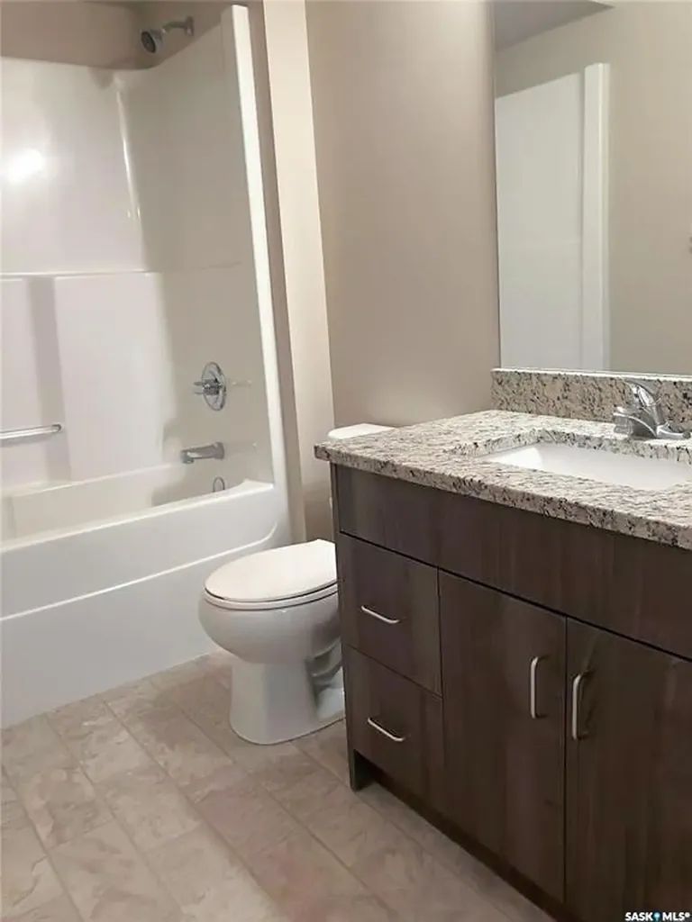 825 Gladstone Street E Swift Current SK S9H 5P1