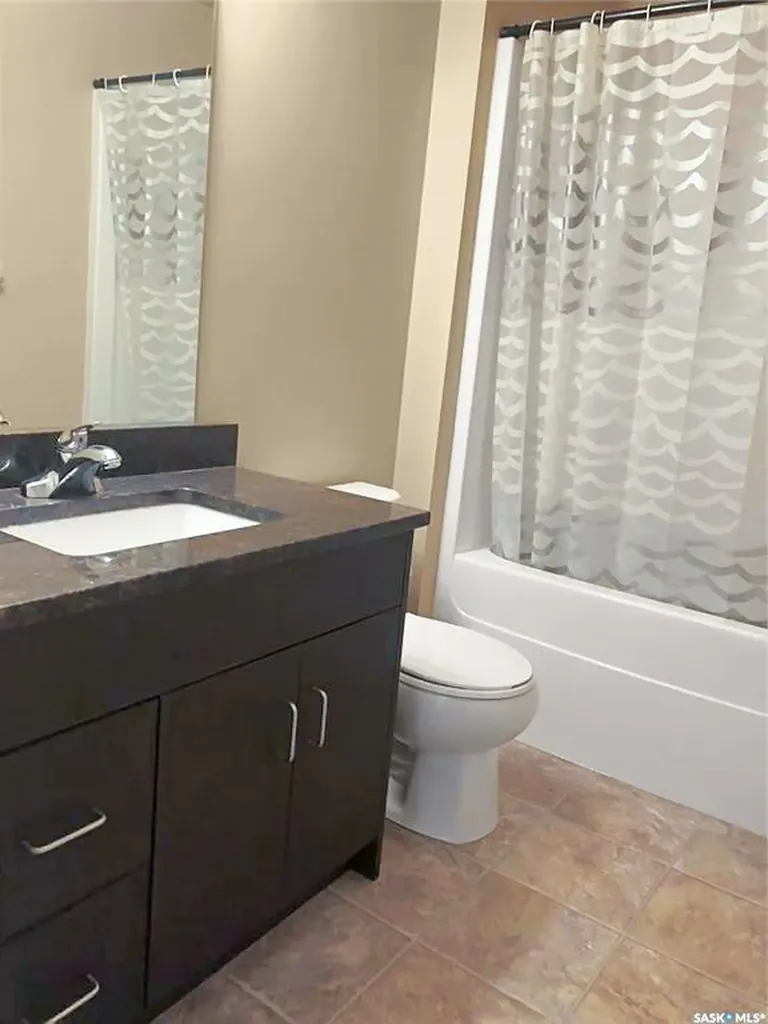 825 Gladstone Street E Swift Current SK S9H 5P1