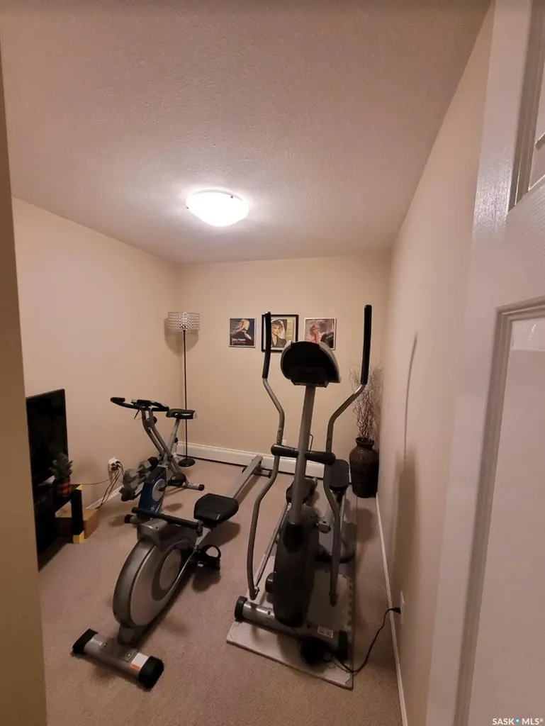825 Gladstone Street E Swift Current SK S9H 5P1