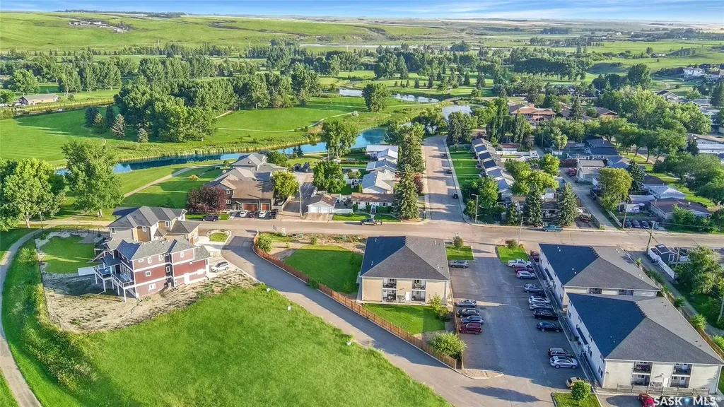 825 Gladstone Street E Swift Current SK S9H 5P1