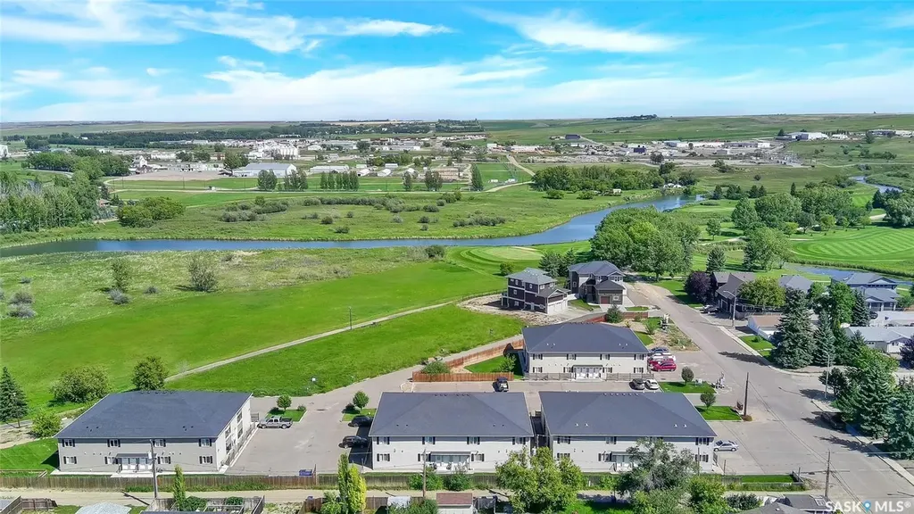 825 Gladstone Street E Swift Current SK S9H 5P1