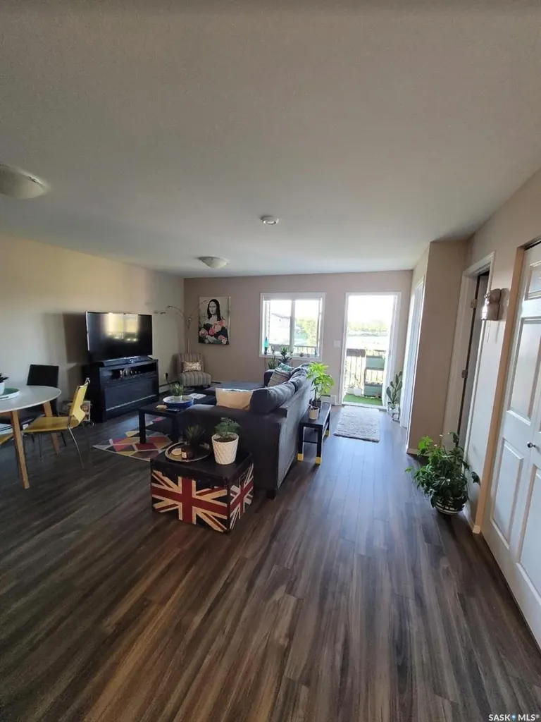 825 Gladstone Street E Swift Current SK S9H 5P1