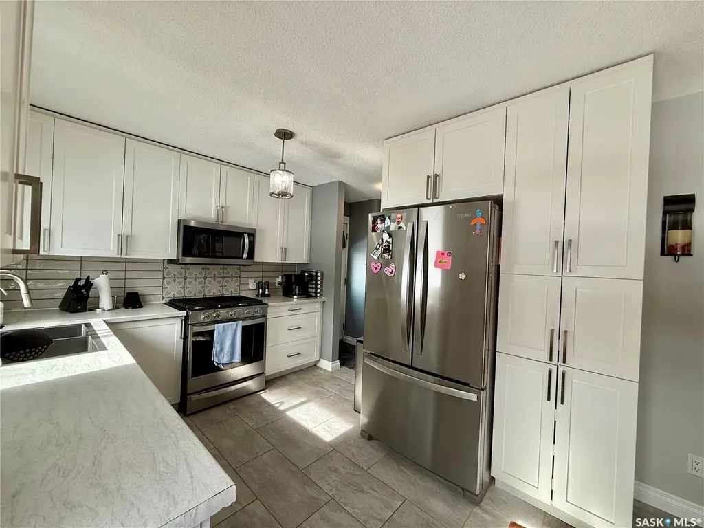 201 4th Avenue SE Eston SK S0L 1A0
