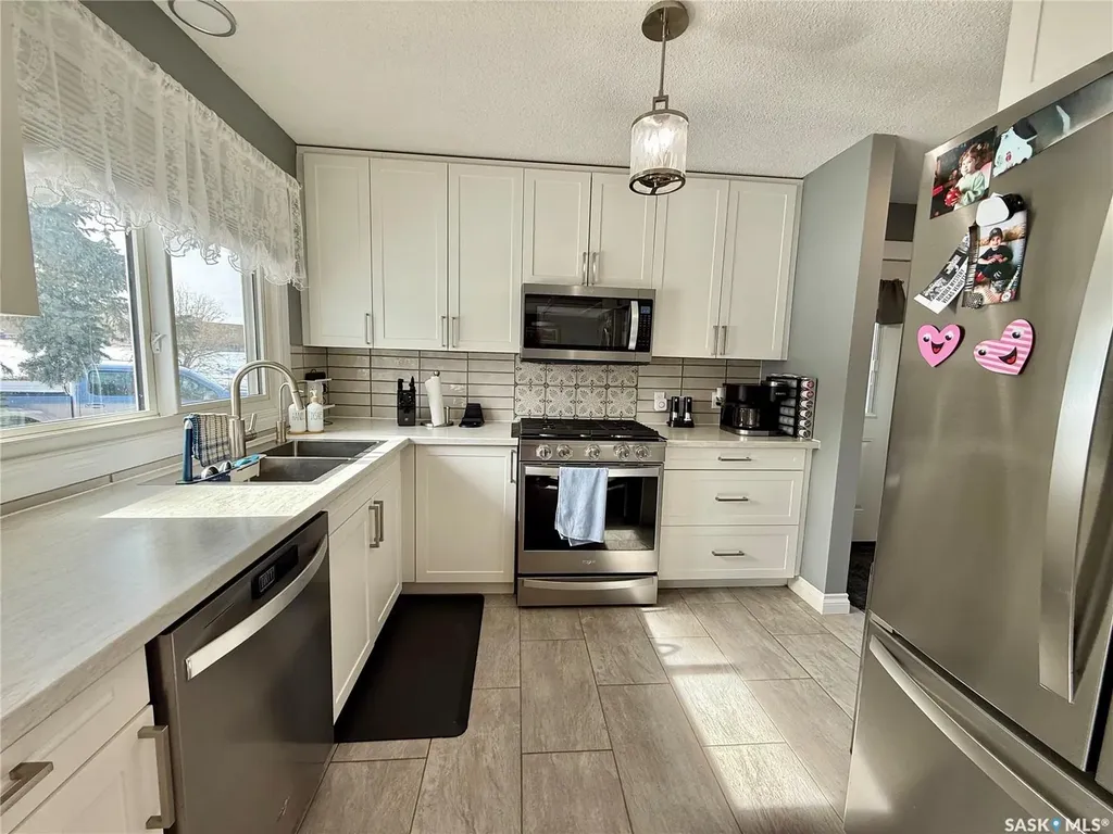 201 4th Avenue SE Eston SK S0L 1A0