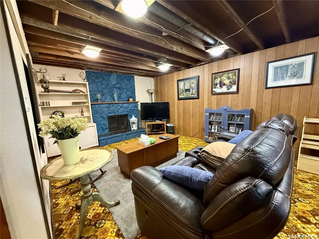 201 4th Avenue SE Eston SK S0L 1A0