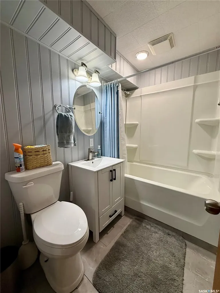 201 4th Avenue SE Eston SK S0L 1A0