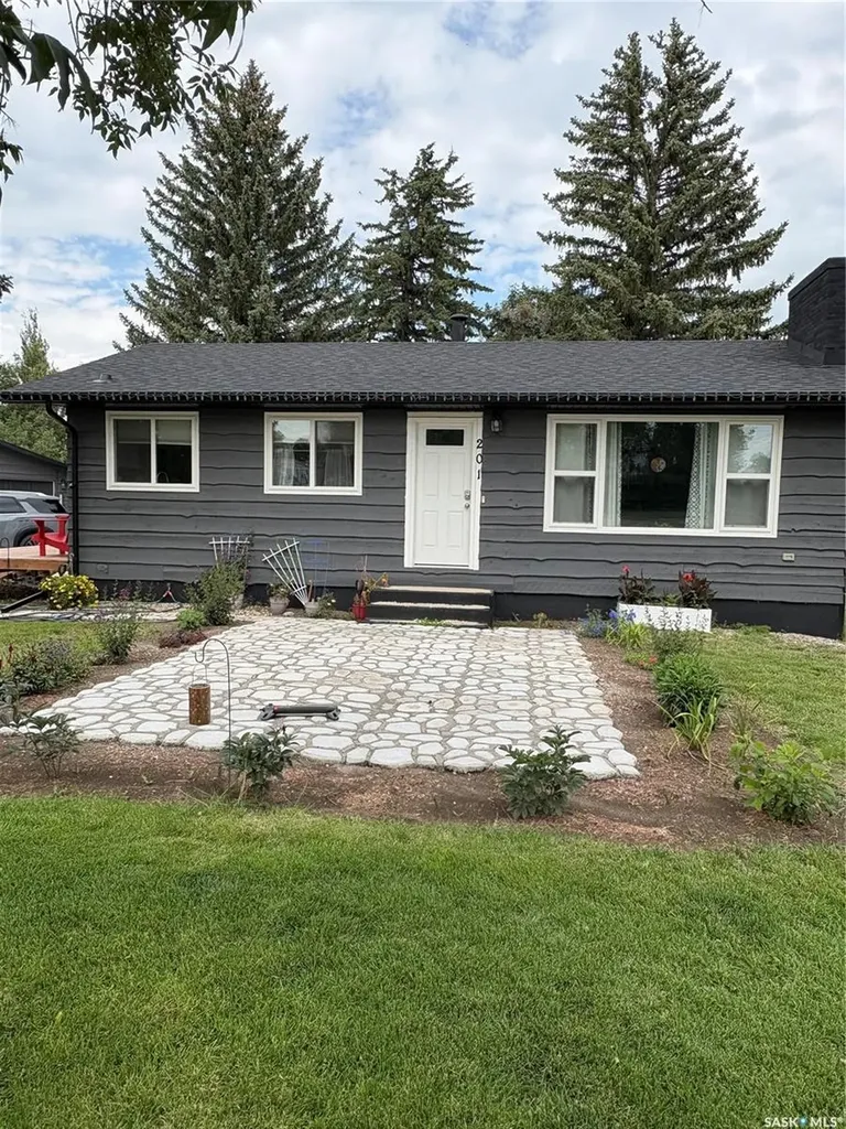 201 4th Avenue SE Eston SK S0L 1A0