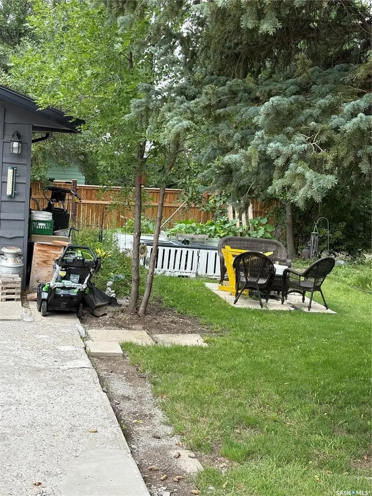 201 4th Avenue SE Eston SK S0L 1A0