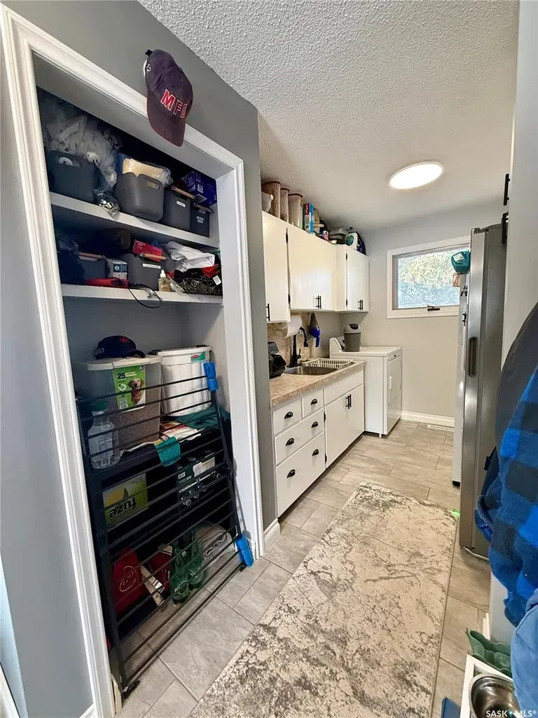 201 4th Avenue SE Eston SK S0L 1A0