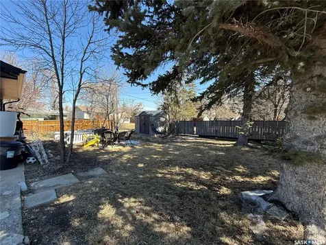 201 4TH Avenue SE Eston SK S0L 1A0