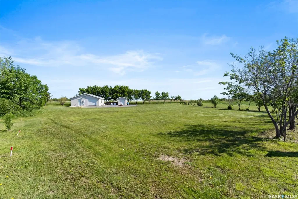 124 Merle Crescent Mckillop Rm No. 220 SK S0G 4L0