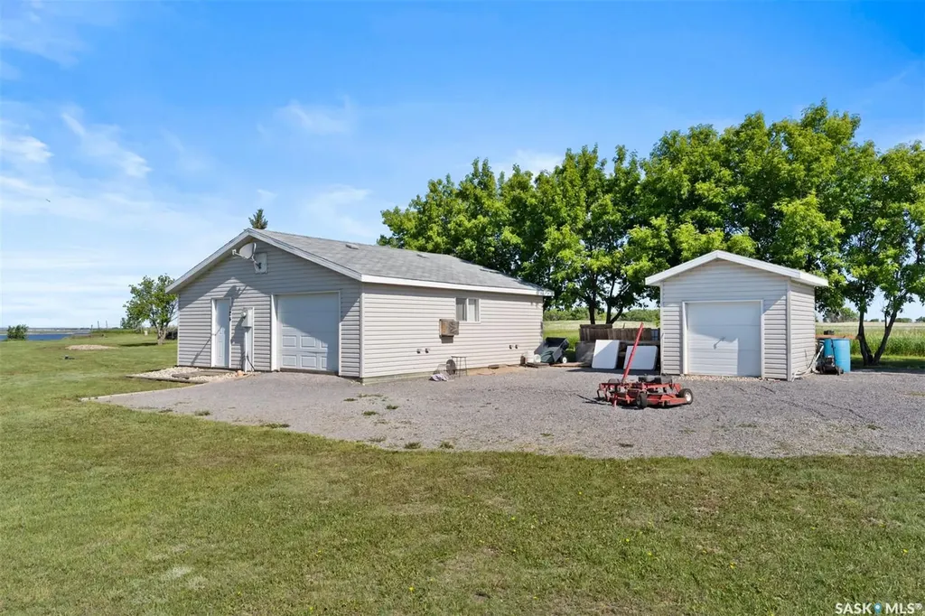 124 Merle Crescent Mckillop Rm No. 220 SK S0G 4L0