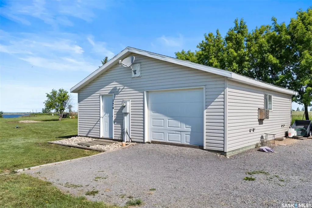124 Merle Crescent Mckillop Rm No. 220 SK S0G 4L0