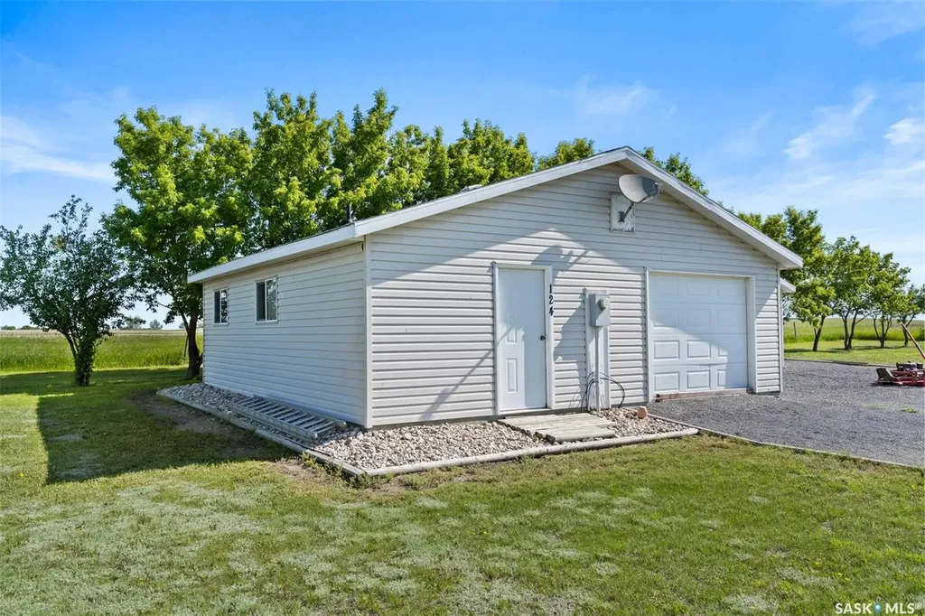 124 Merle Crescent Mckillop Rm No. 220 SK S0G 4L0