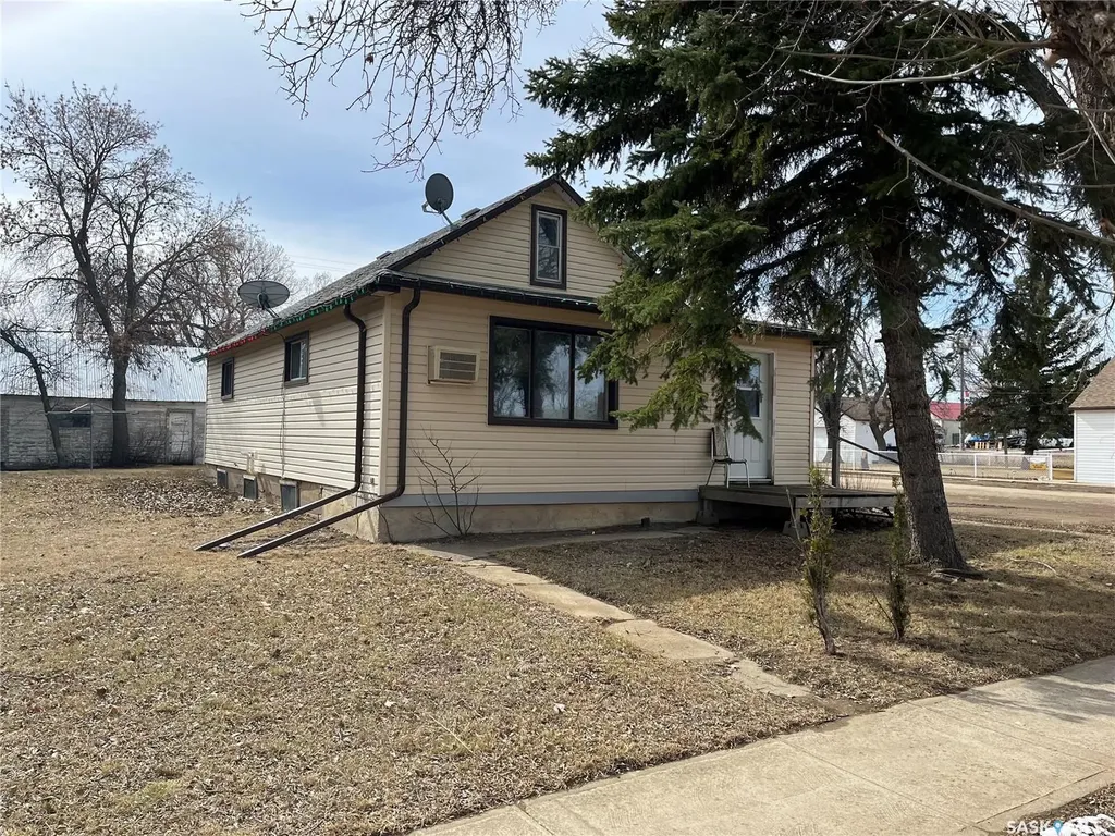 101 2nd Avenue E Lafleche SK S0H 2K0