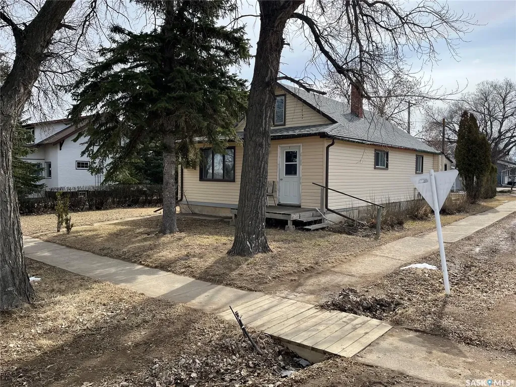 101 2nd Avenue E Lafleche SK S0H 2K0
