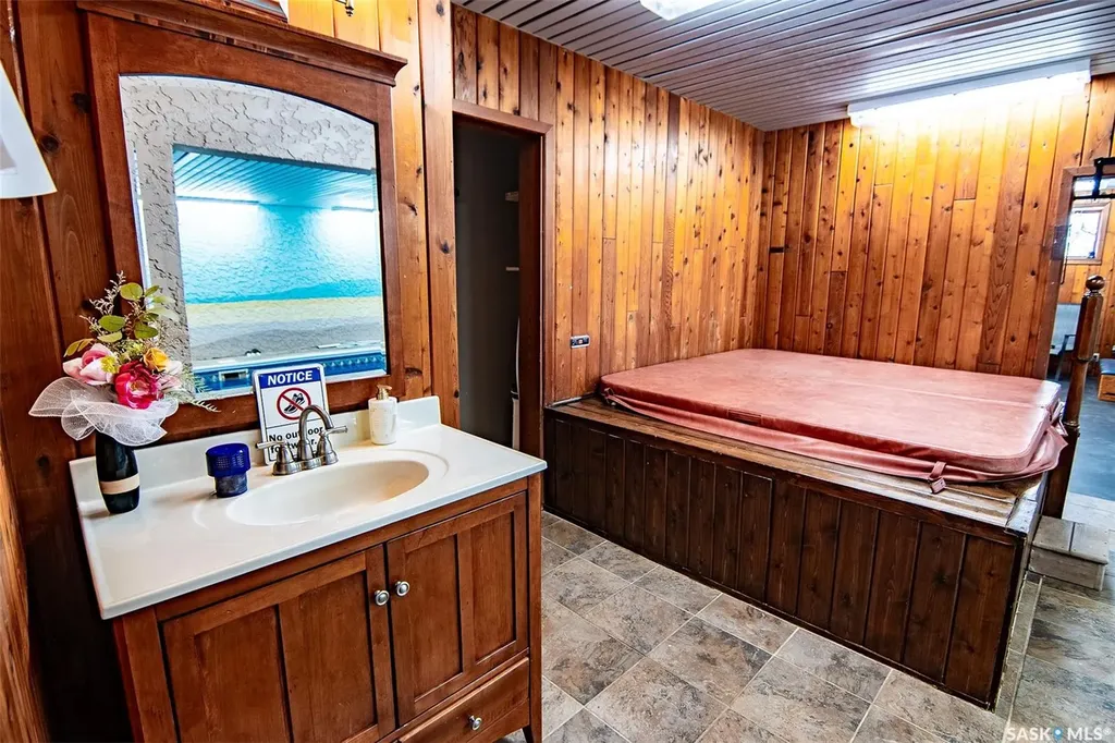 699 28th Street W Prince Albert SK S6V 5E6