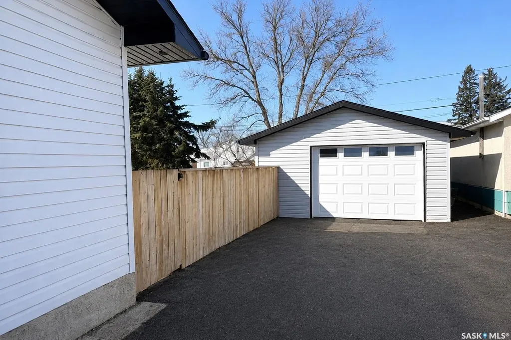 214 Pierce Street Strasbourg SK S0G 4V0
