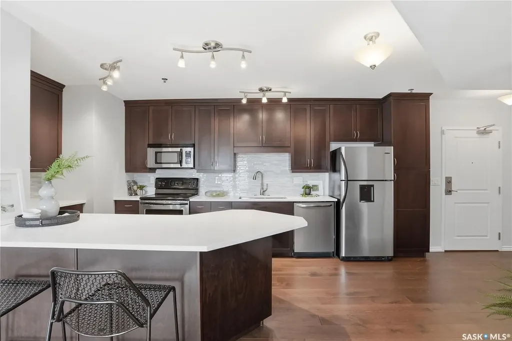902 Spadina Crescent E Saskatoon SK S7K 0G8