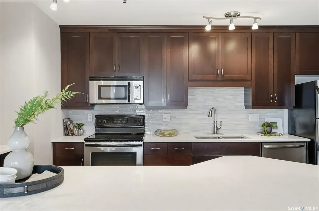902 Spadina Crescent E Saskatoon SK S7K 0G8