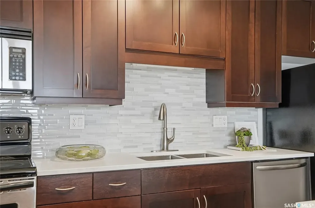 902 Spadina Crescent E Saskatoon SK S7K 0G8