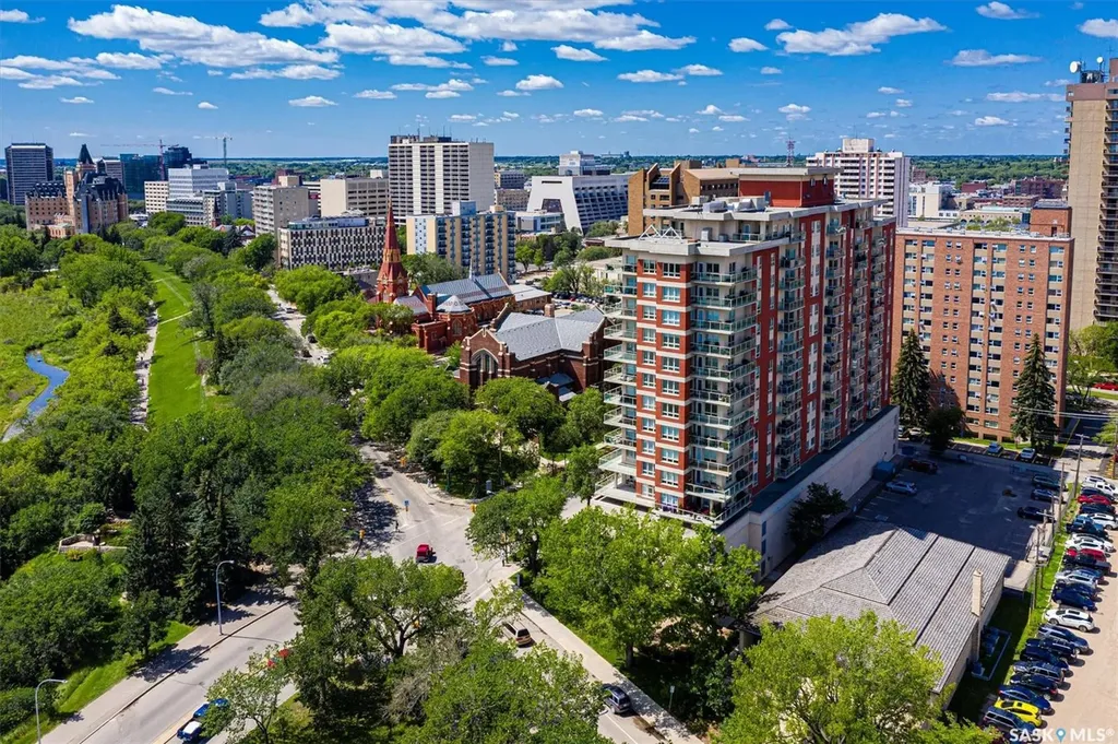 902 Spadina Crescent E Saskatoon SK S7K 0G8