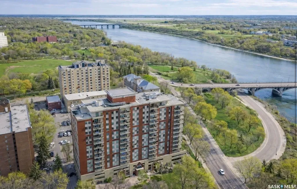 902 Spadina Crescent E Saskatoon SK S7K 0G8