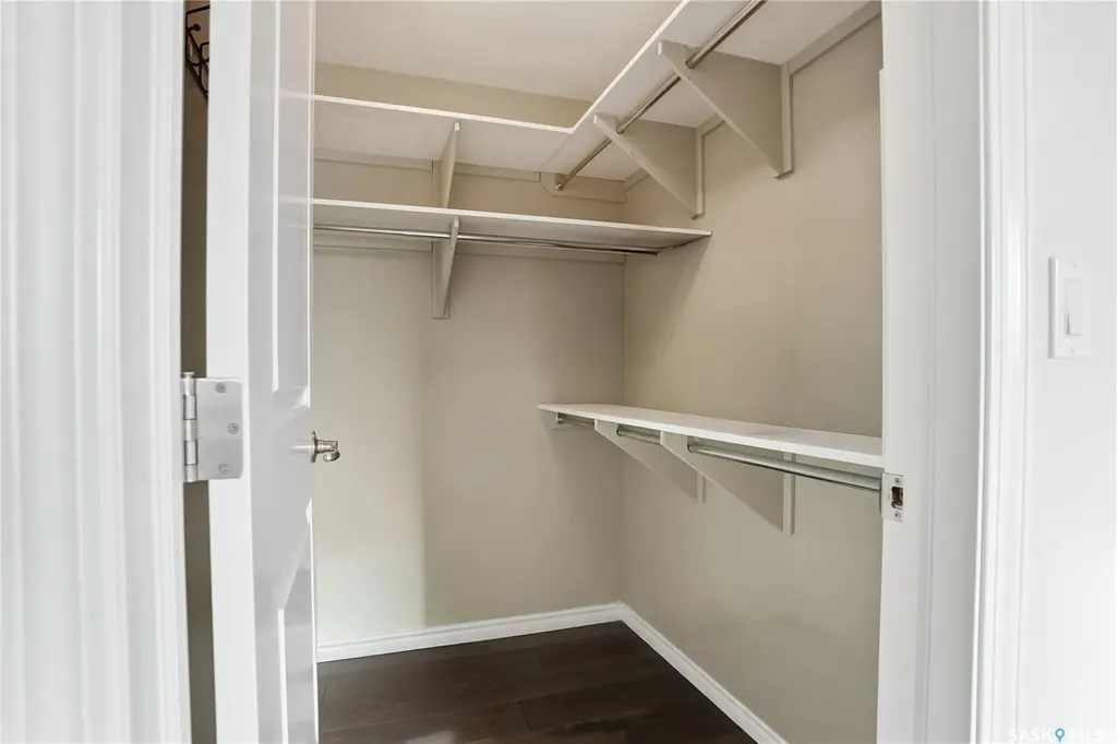 902 Spadina Crescent E Saskatoon SK S7K 0G8