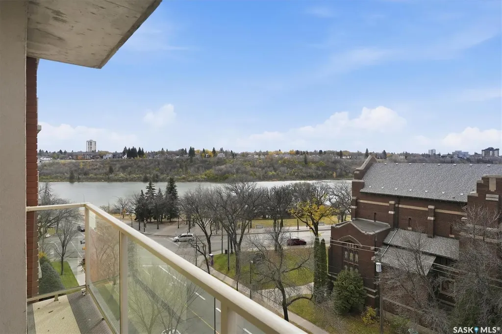 902 Spadina Crescent E Saskatoon SK S7K 0G8